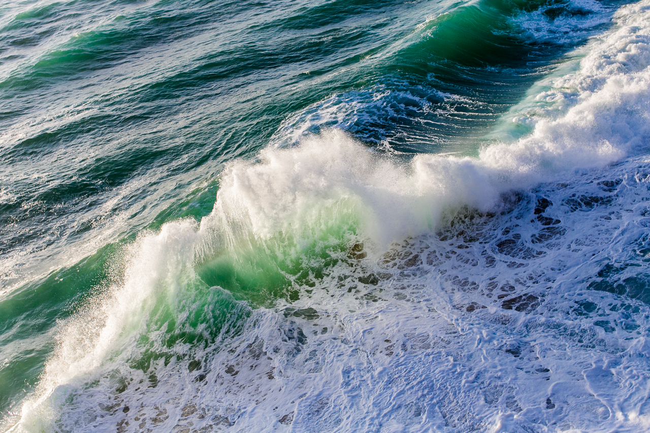 Azenhas do Mar Portugal waves