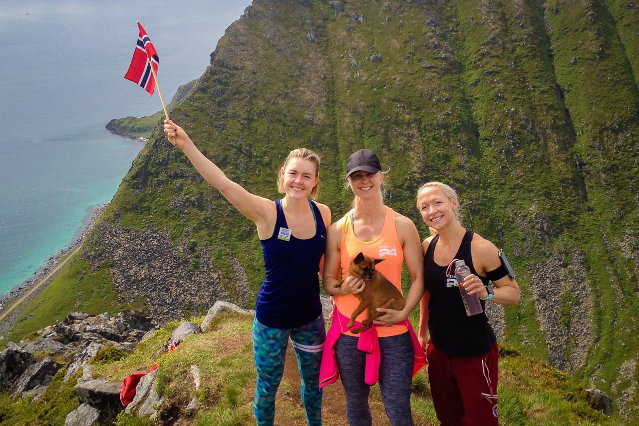 girls on Mannen Lofoten